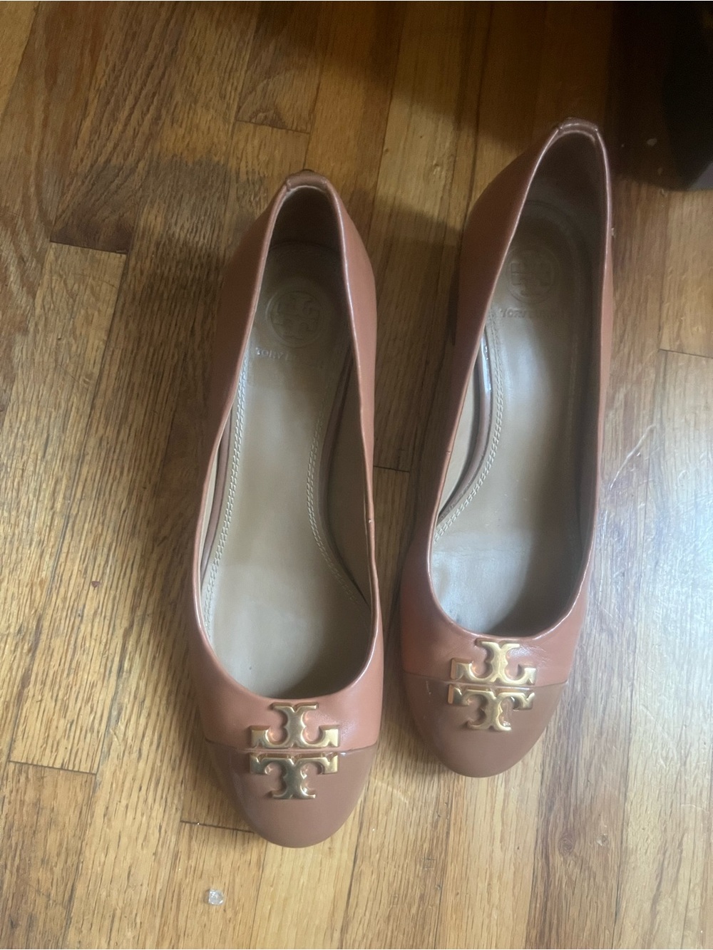 Tory Burch Raleigh Pump
Tan Leather Logo Ballet Flats with Gold Hardware 7.5